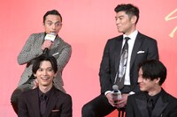 「キングダム」製作報告会見の様子。