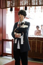 大ヒット祈願を行う福士蒼汰とナナ。