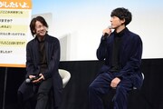 左から佐藤健、高橋一生。
