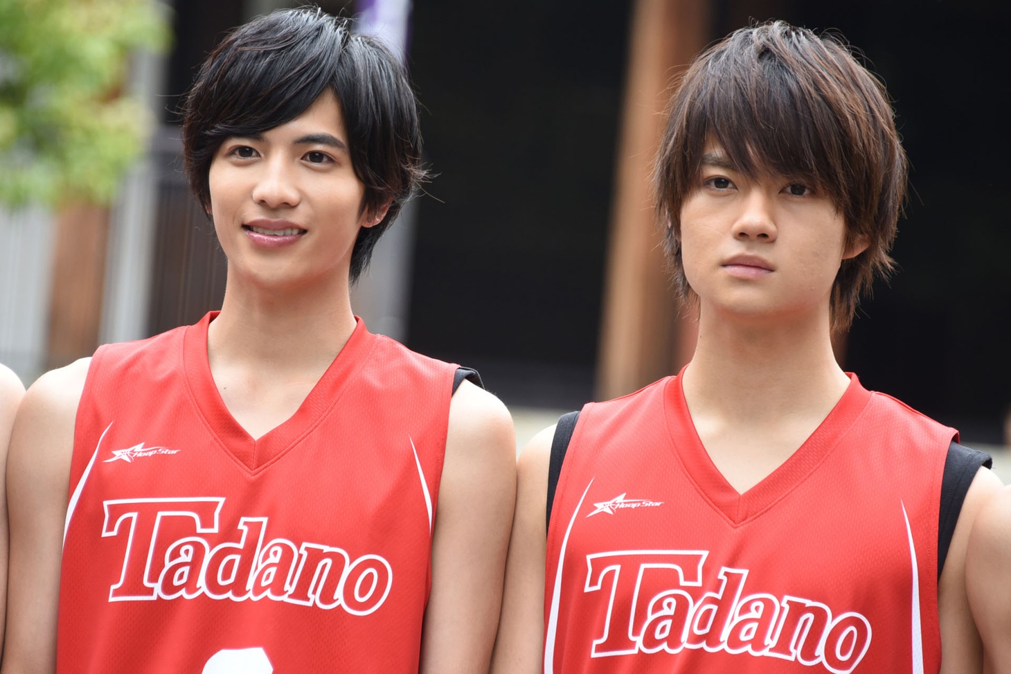 左から志尊淳、佐野勇斗。