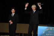 左から佐野玲於、関口メンディー。