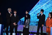 町田啓太（後列右）からイルミネーションに誘われるも、「絶対に嫌」と答える関口メンディー（後列左）。