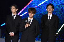 左から塩野瑛久、片寄涼太、町田啓太。