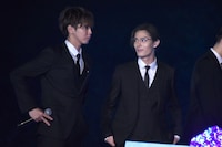 左から片寄涼太、塩野瑛久。