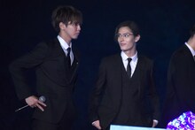 左から片寄涼太、塩野瑛久。