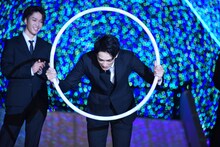 フラフープ対決で優勝した町田啓太。