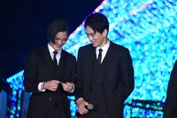 左から塩野瑛久、町田啓太。