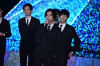 決めゼリフを言う川村壱馬（手前）。