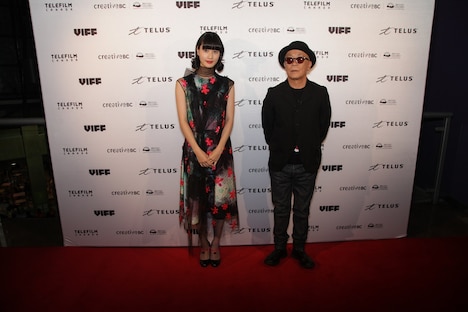 第37回バンクーバー国際映画祭にて、左から橋本愛、廣木隆一。