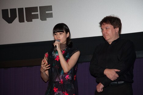 第37回バンクーバー国際映画祭にて、橋本愛（左）。