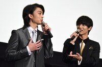 左から伊藤健太郎、中川大志。