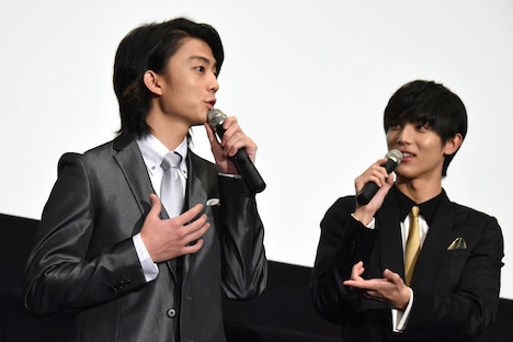 左から伊藤健太郎、中川大志。