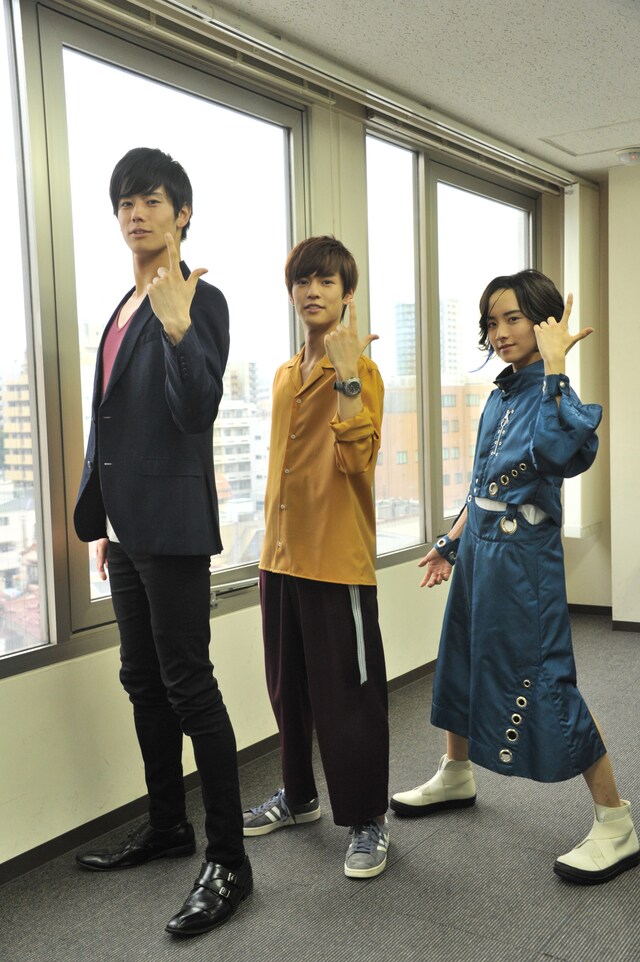 左から岩永徹也、奥野壮、板垣李光人。