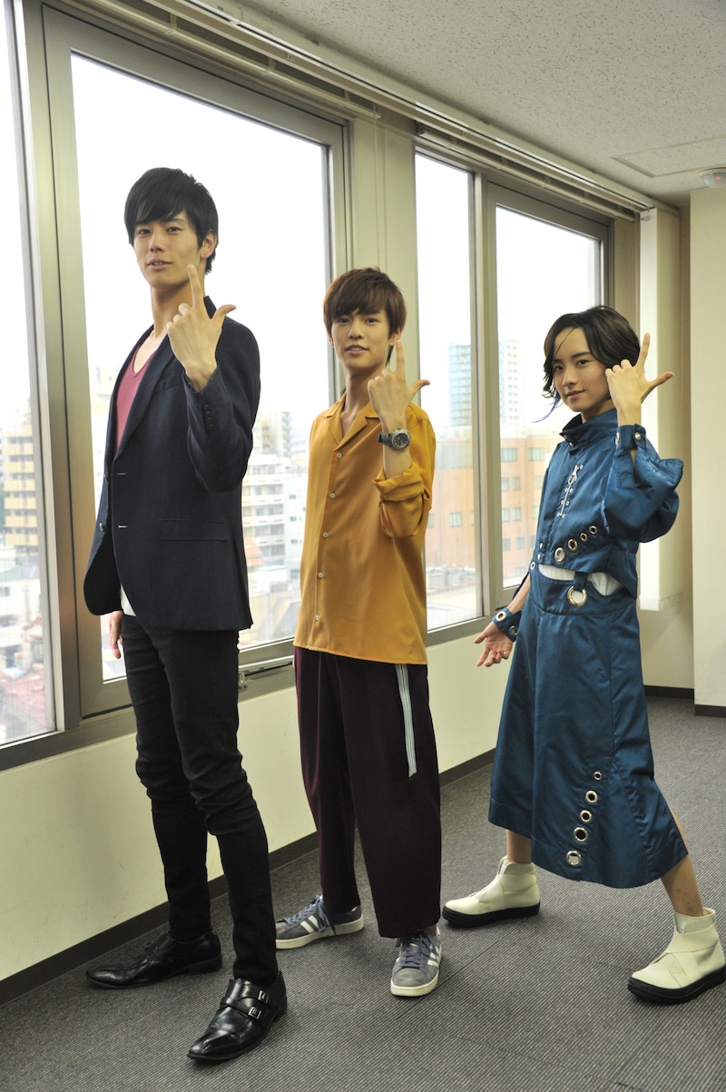 左から岩永徹也、奥野壮、板垣李光人。