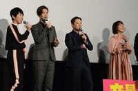 会場に多数いる千葉雄大ファンを見回す登壇者たち。