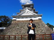福岡・小倉城を訪れた福士蒼汰と猫のナナ。