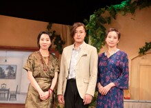 「まさに世界の終わり」囲み取材より、左から那須佐代子、内博貴、大空ゆうひ。