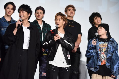 山王連合会キャストの3人。前列左から佐藤寛太、岩谷翔吾、山本彰吾。