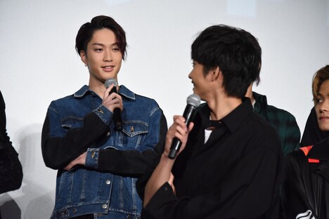 奥から藤原樹、佐藤寛太。