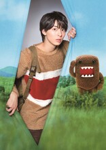 左から高杉真宙、どーもくん。