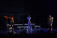 「仮面ライダービルド ファイナルステージ＆番組キャストトークショー スペシャルバージョン」の様子。左から仮面ライダービルド ホークガトリングフォーム、仮面ライダーローグ、仮面ライダーグリス。