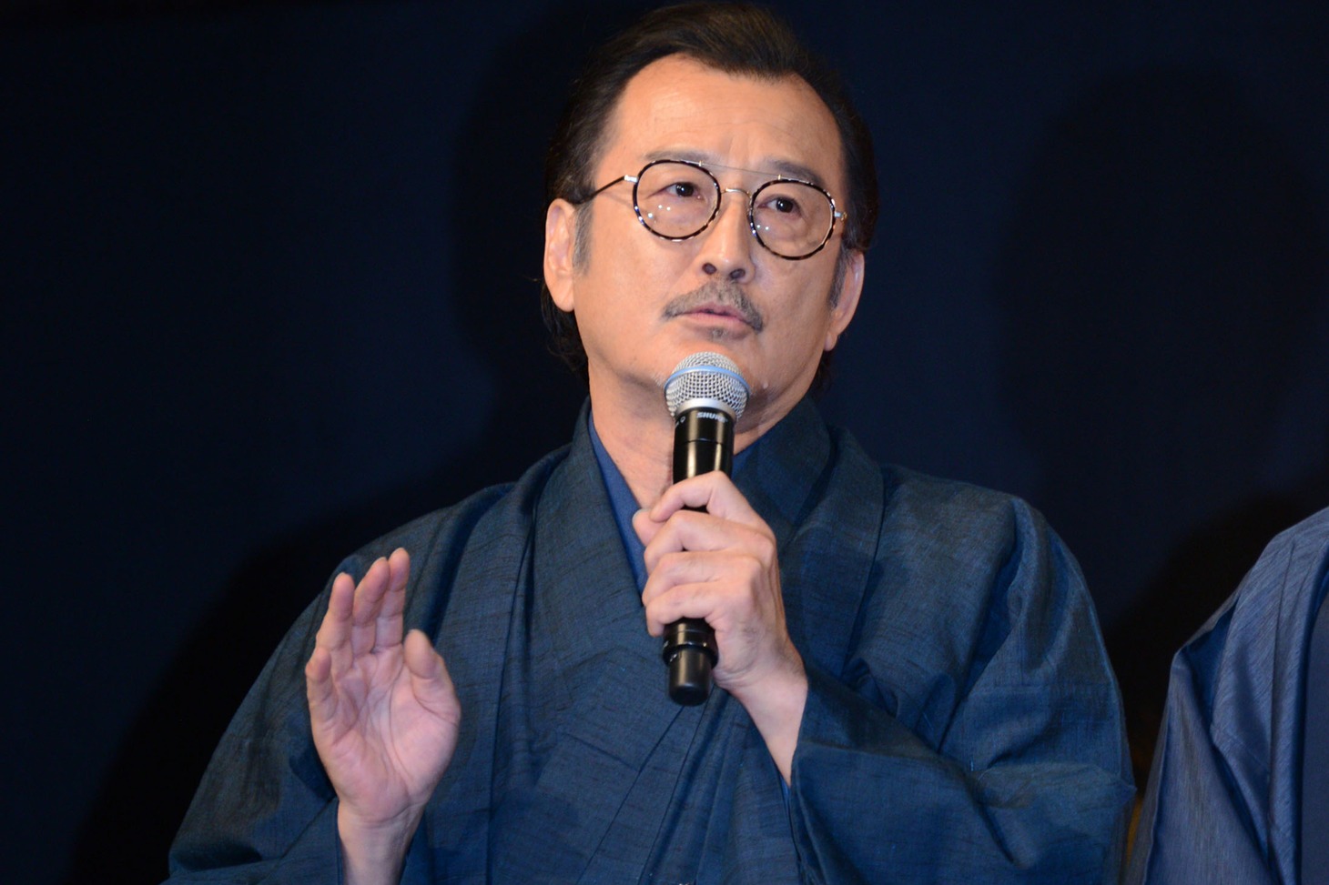 吉田鋼太郎