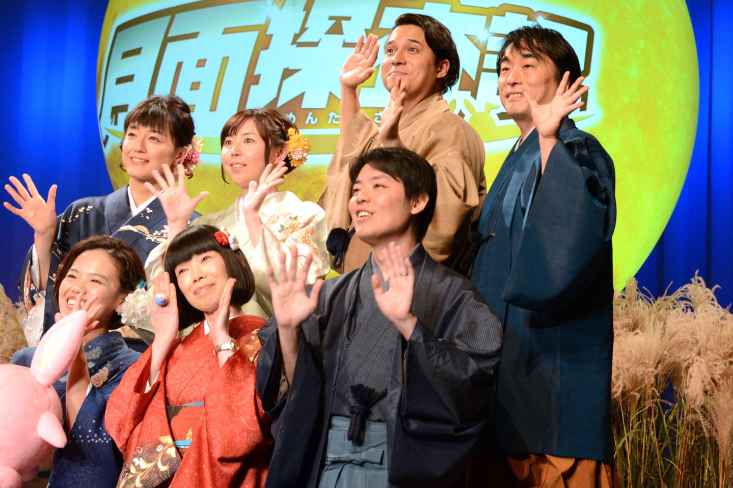 前列左から辻村深月、水田わさび、八鍬新之介。後列左からかかずゆみ、大原めぐみ、木村昴、関智一。