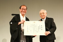 「多十郎殉愛記」ワールドプレミアでの中島貞夫（右）。