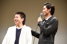 左から宮嵜瑛太、磯村勇斗。