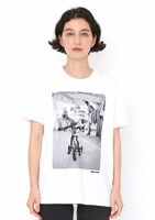 Tシャツ（2700円、2枚で4320円。オンラインストアでは各2160円）