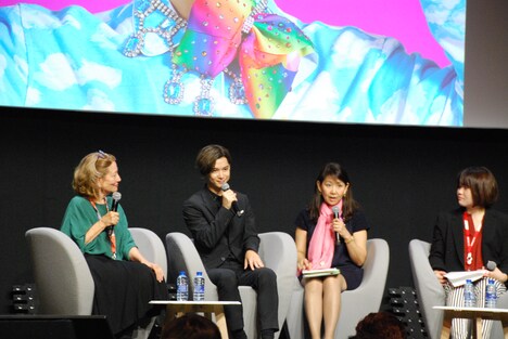 「プリティが多すぎる」上映後の舞台挨拶に登壇した千葉雄大(中央左)。