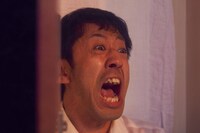 濱津隆之演じる小池誠二郎。