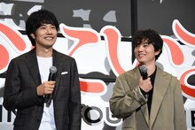 左から松山ケンイチ、染谷将太。