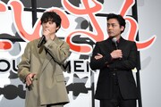 左から染谷将太、山田孝之。