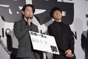 左から佐藤健、高橋一生。