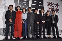 「億男」初日舞台挨拶の様子。