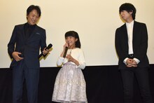 「ごっこ」初日舞台挨拶の様子。左から千原ジュニア、平尾菜々花、川谷絵音。