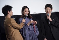 左から村上虹郎、吉田羊、佐野玲於。