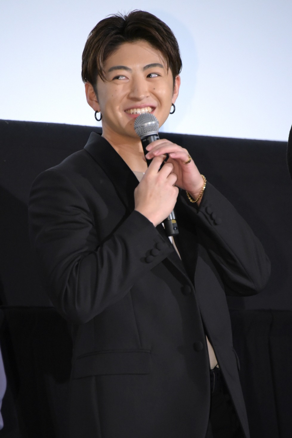 佐野玲於