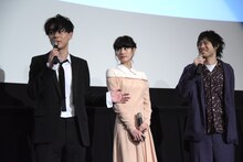 左から成田凌、橋本愛、渡辺大知。