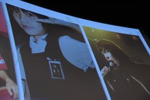 舞台挨拶で披露されたキャスト陣のおよそ10年前の写真。左から橋本愛、渡辺大知。