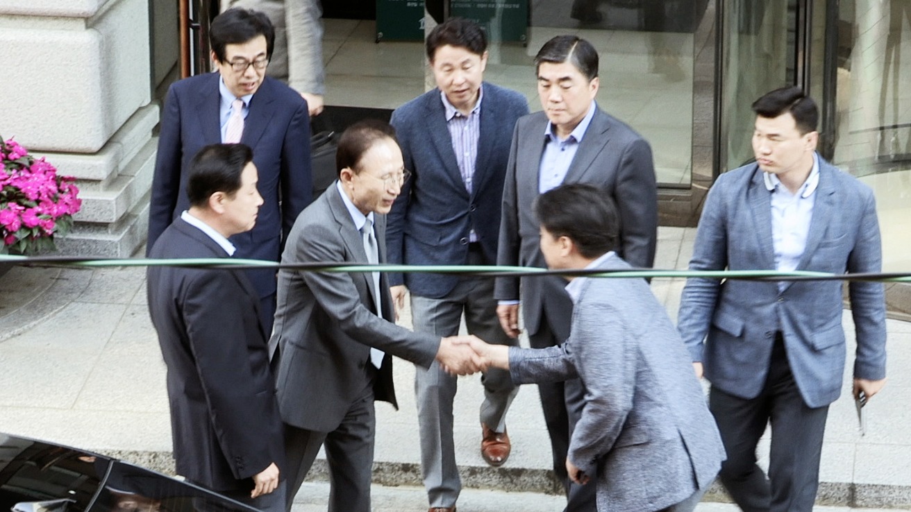 「共犯者たち」