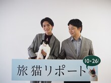 ナナを抱きかかえた山本涼介（左）と、宇高武志。