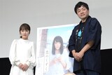 「恋のしずく」舞台挨拶付き上映会の様子。左から川栄李奈、瀬木直貴。