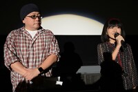 左から三間雅文、小林星蘭。