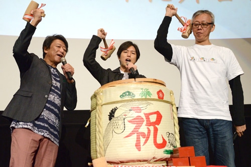 鏡開きの様子。
