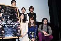 「ONLY SILVER FISH - WATER TANK OF MARY'S ROOM」完成披露舞台挨拶の様子。