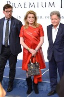 カトリーヌ・ドヌーヴ（中央）