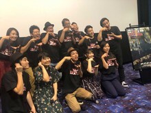 上段左から村田綾、池田一真、ほりかわひろき、西沢仁太、おたけ、太田博久、斉藤慎二。下段左から村上純、ふくだみゆき、上田慎一郎、白石優愛、工藤綾乃。