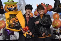 左から吉沢亮、Nissy。